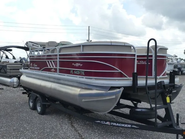 Slide: The Image of Sun Tracker Party Barge 20 DLX 2023 - 3