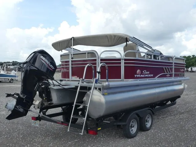 Slide: The Image of Sun Tracker Party Barge 20 DLX 2023 - 4