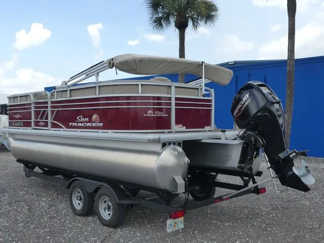 Slide: The Image of Sun Tracker Party Barge 20 DLX 2023 - 6