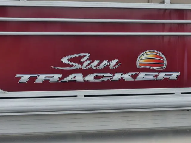 Slide: The Image of Sun Tracker Party Barge 20 DLX 2023 - 8