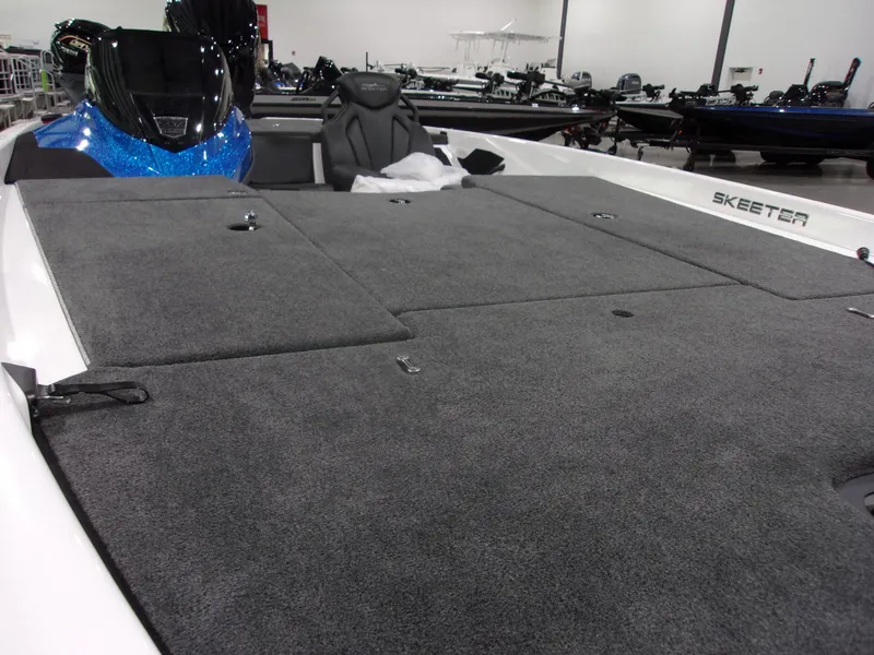Slide: The Image of 2026 Skeeter ZXR-20 SE boat with spacious carpeted deck in showroom. - 5