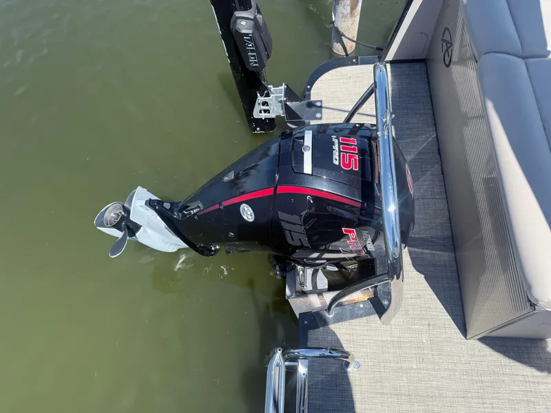 Slide: The Image of Avalon 2386 CR 2020 boat with a 115 HP outboard motor, docked on water. - 7