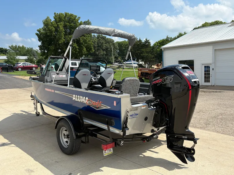 Slide: The Image of 2018 Alumacraft Voyageur 175 Sport boat with Mercury Pro XS engine on trailer. - 5