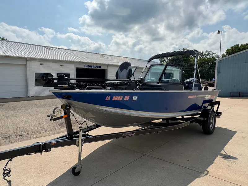 Slide: The Image of 2018 Alumacraft Voyageur 175 Sport boat on trailer outside showroom. - 7