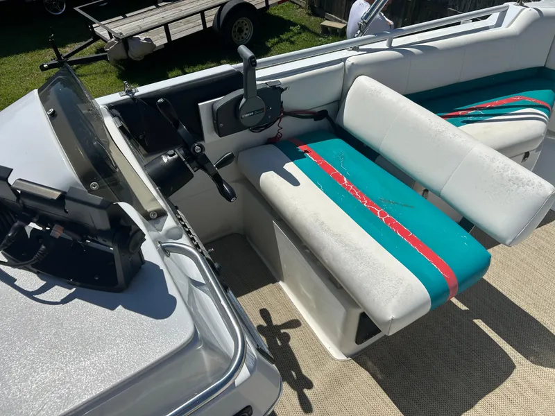 Slide: The Image of 1998 Bayliner Rendevous 26 boat interior with teal and white seating. - 14