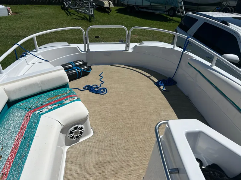Slide: The Image of 1998 Bayliner Rendevous 26 boat deck with seating and blue ropes. - 7