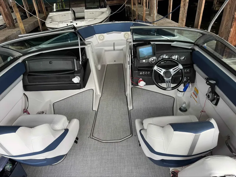 Slide: The Image of Four Winns H230 2012 - 8