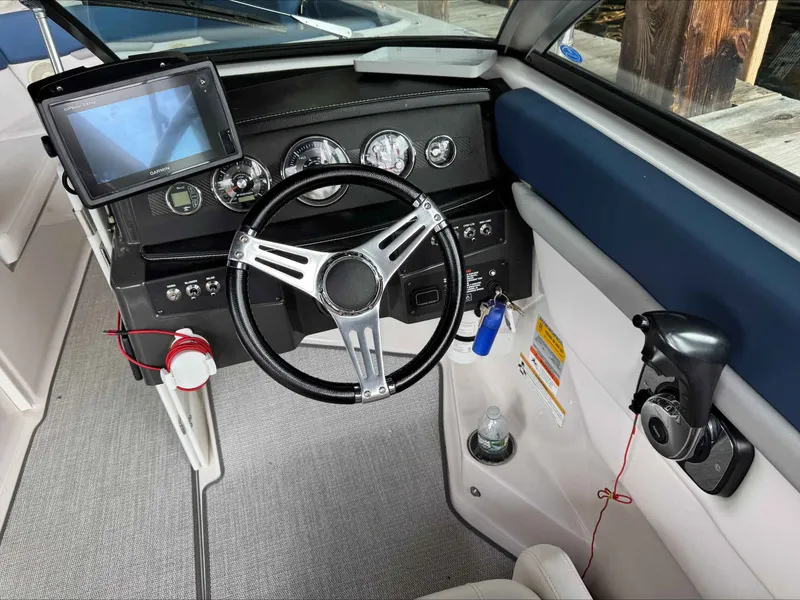 Slide: The Image of Four Winns H230 2012 - 9