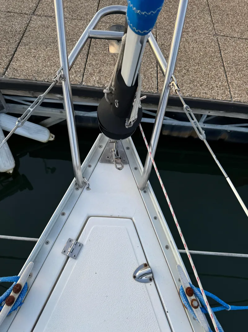 Slide: The Image of Bow of a 1986 Hunter 28.5 sailboat docked at a marina. - 11