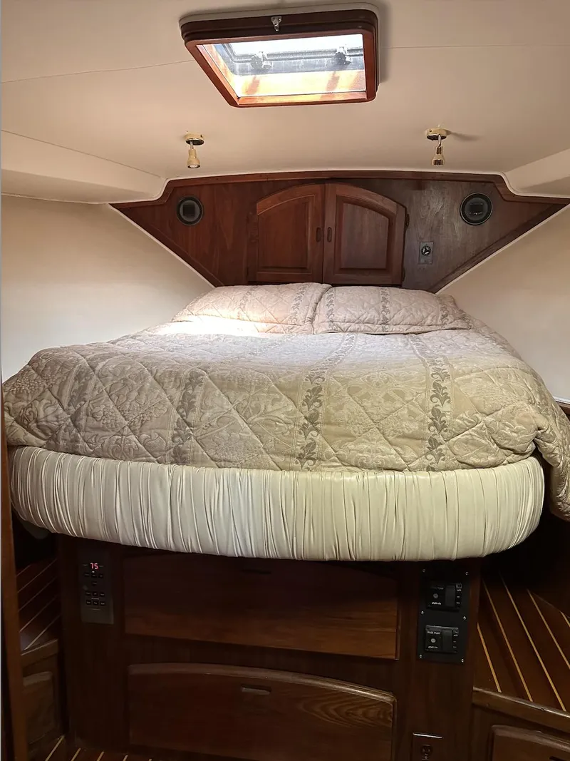 Slide: The Image of Luxurious cabin interior of 1987 Californian 48 Cockpit Motor Yacht with cozy bedding. - 7