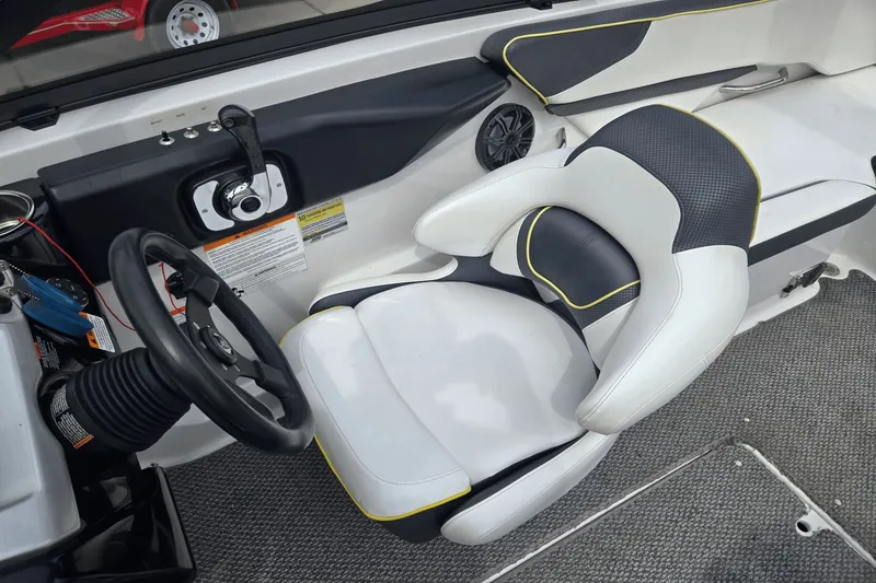 Slide: The Image of Scarab 215 HO Impulse 2016 - 11