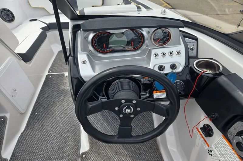 Slide: The Image of Scarab 215 HO Impulse 2016 - 16