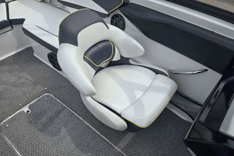 Slide: The Image of Scarab 215 HO Impulse 2016 - 17