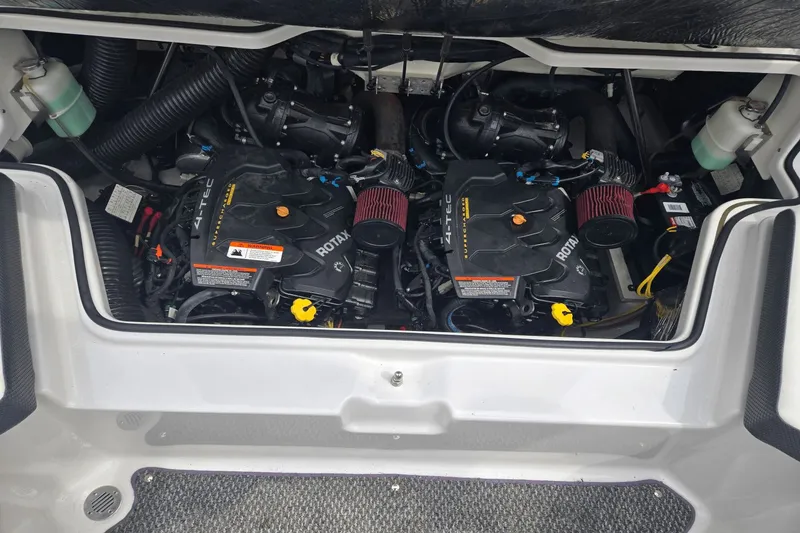 Slide: The Image of Scarab 215 HO Impulse 2016 - 22