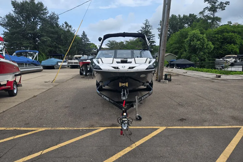 Slide: The Image of Scarab 215 HO Impulse 2016 - 3