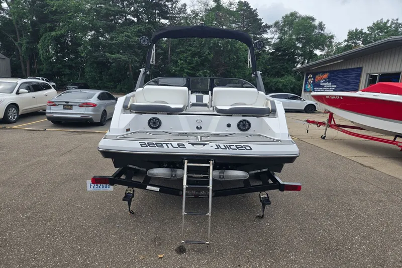 Slide: The Image of Scarab 215 HO Impulse 2016 - 4