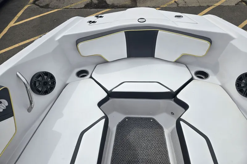 Slide: The Image of Scarab 215 HO Impulse 2016 - 6