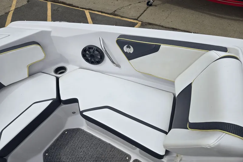 Slide: The Image of Scarab 215 HO Impulse 2016 - 7