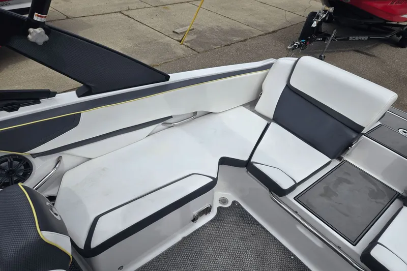 Slide: The Image of Scarab 215 HO Impulse 2016 - 8