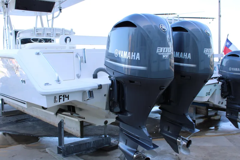 Slide: The Image of 1998 Venture 34 Open boat with twin Yamaha 300 V6 outboard engines. - 8