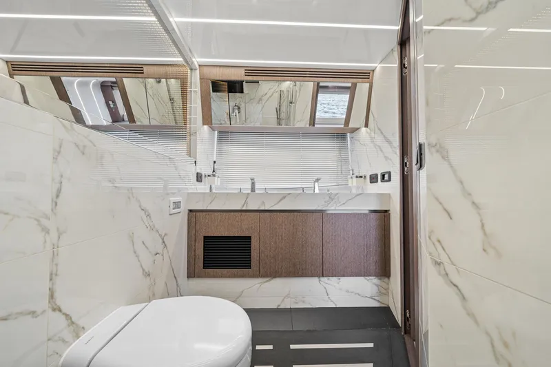 Slide: The Image of Galeon 680 Fly 2021 - 102