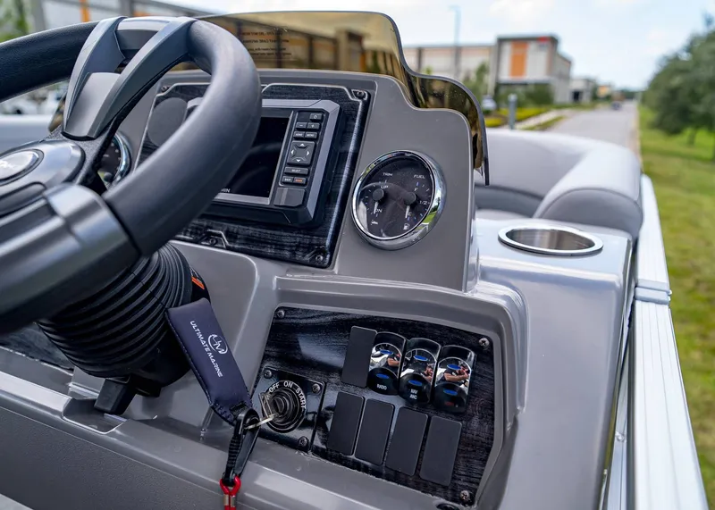 Slide: The Image of Tahoe SLT 23' Quad Lounge 2025 - 16