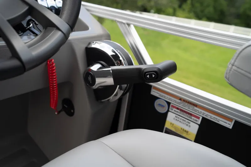 Slide: The Image of Tahoe SLT 23' Quad Lounge 2025 - 18