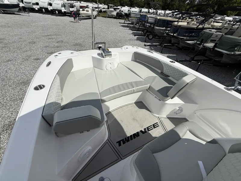 Slide: The Image of Twin Vee GFX 24GFX 2026 - 8