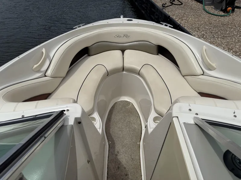 Slide: The Image of Sea Ray 220 Select 2004 - 11