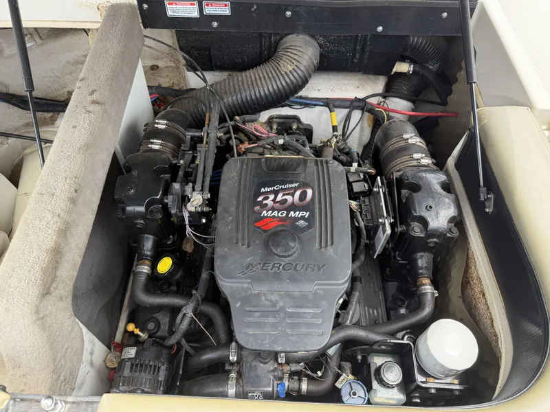 Slide: The Image of Sea Ray 220 Select 2004 - 17