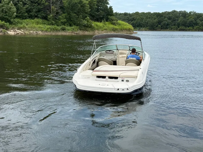 Slide: The Image of Sea Ray 220 Select 2004 - 31