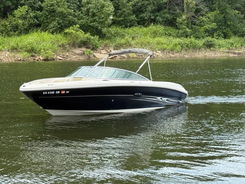 Slide: The Image of Sea Ray 220 Select 2004 - 32