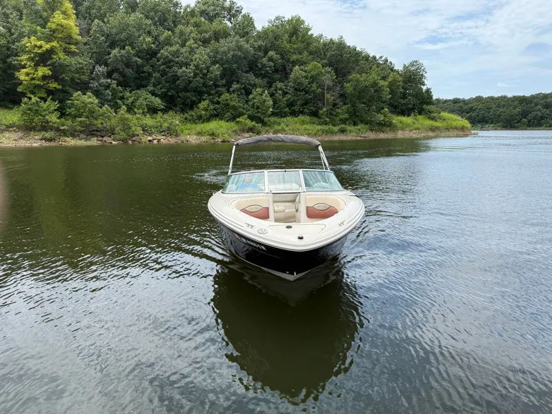 Slide: The Image of Sea Ray 220 Select 2004 - 33