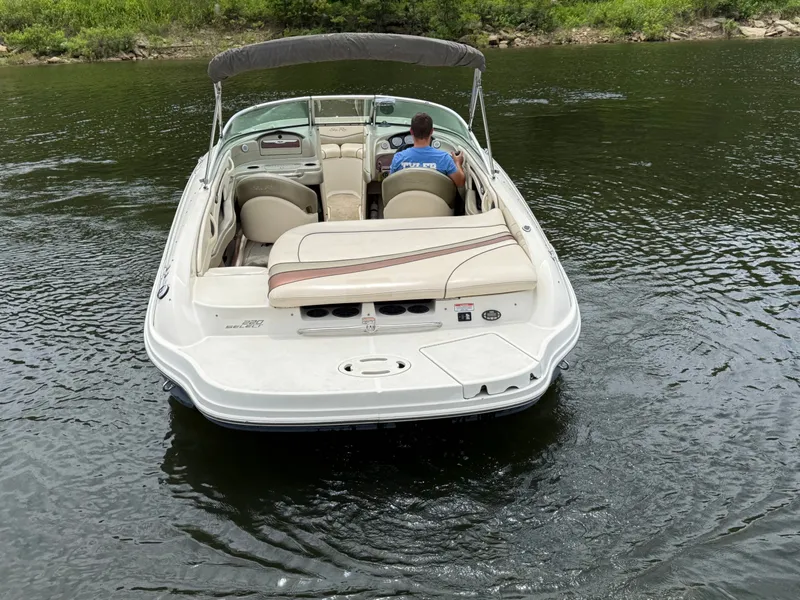 Slide: The Image of Sea Ray 220 Select 2004 - 36