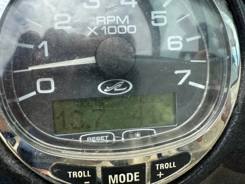 Slide: The Image of Sea Ray 220 Select 2004 - 37