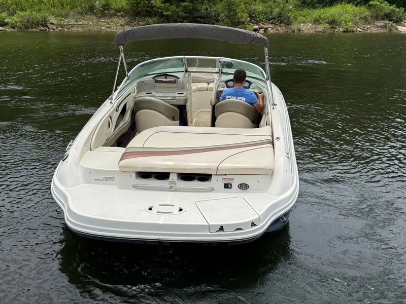 Slide: The Image of Sea Ray 220 Select 2004 - 38