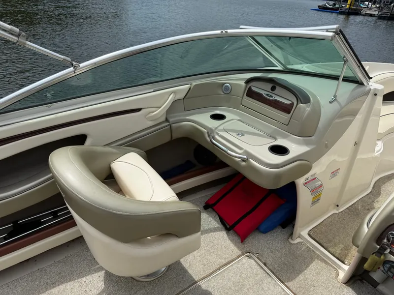 Slide: The Image of Sea Ray 220 Select 2004 - 42