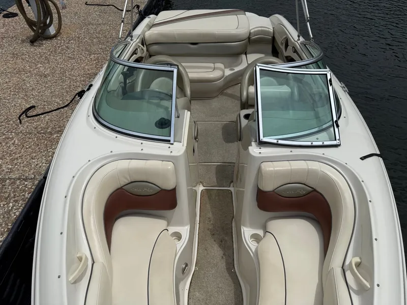 Slide: The Image of Sea Ray 220 Select 2004 - 46