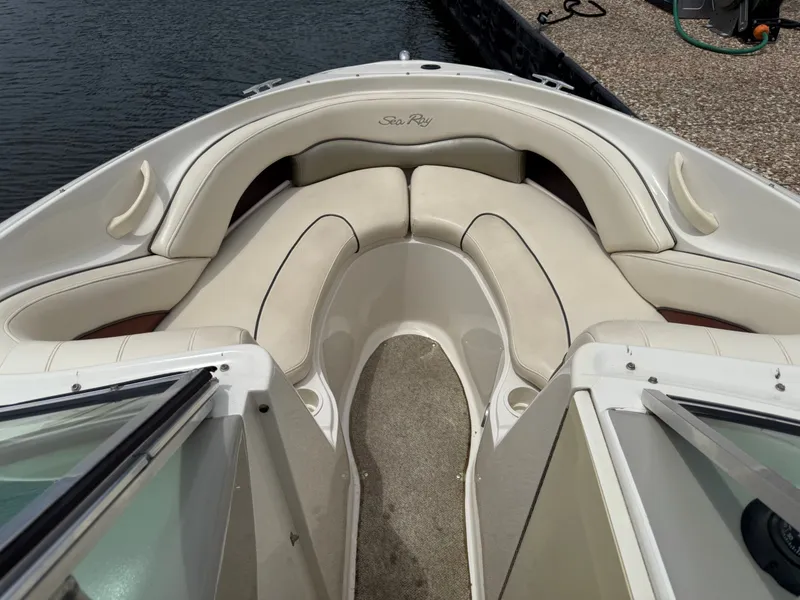Slide: The Image of Sea Ray 220 Select 2004 - 47