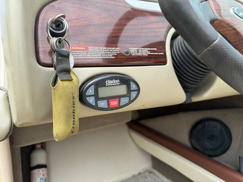 Slide: The Image of Sea Ray 220 Select 2004 - 55