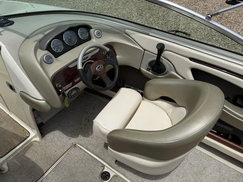 Slide: The Image of Sea Ray 220 Select 2004 - 7