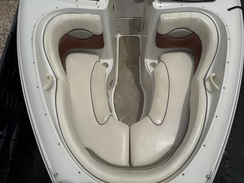 Slide: The Image of Sea Ray 220 Select 2004 - 9