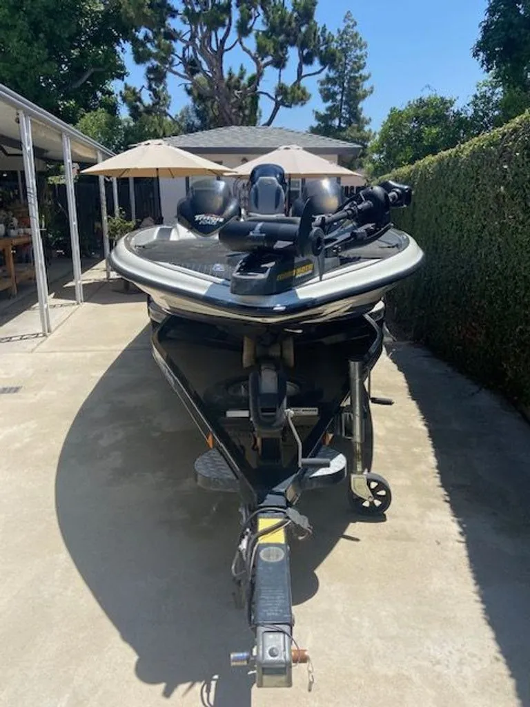 Slide: The Image of Triton 20 TRX 2005 - 11