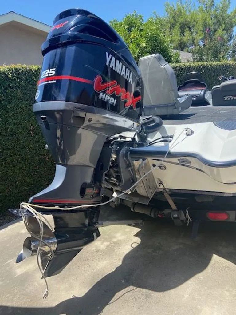 Slide: The Image of Triton 20 TRX 2005 - 13