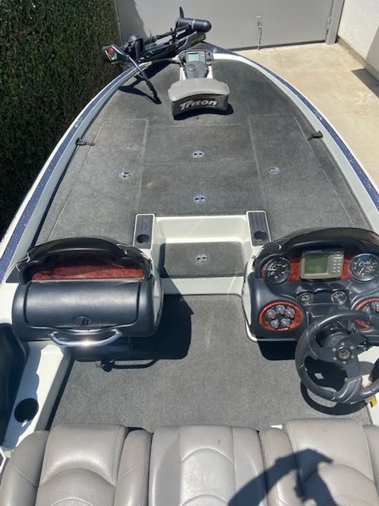 Slide: The Image of Triton 20 TRX 2005 - 3