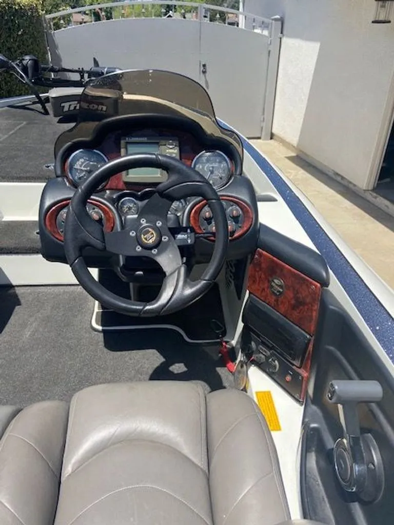 Slide: The Image of Triton 20 TRX 2005 - 5