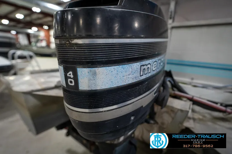 Slide: The Image of Interior of a 1988 Landau 20 Adventurer boat with blue and white seating. - 15