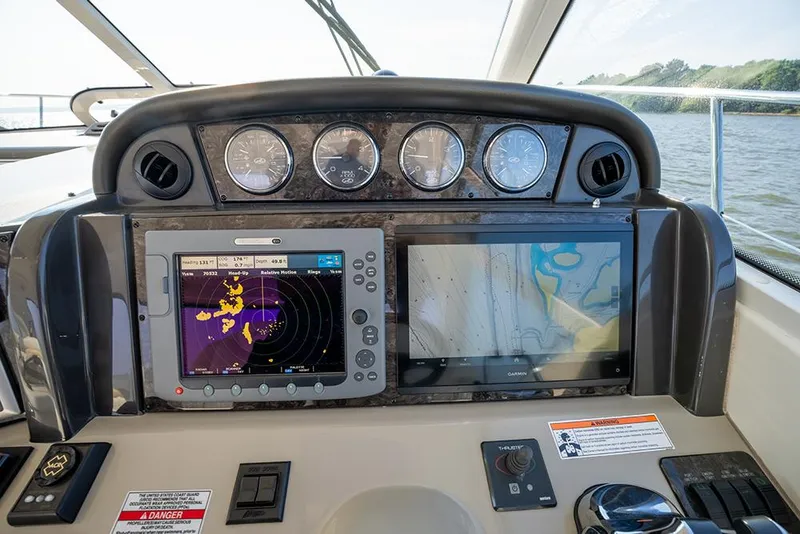 Slide: The Image of Raymarine and Garmin screens - 47