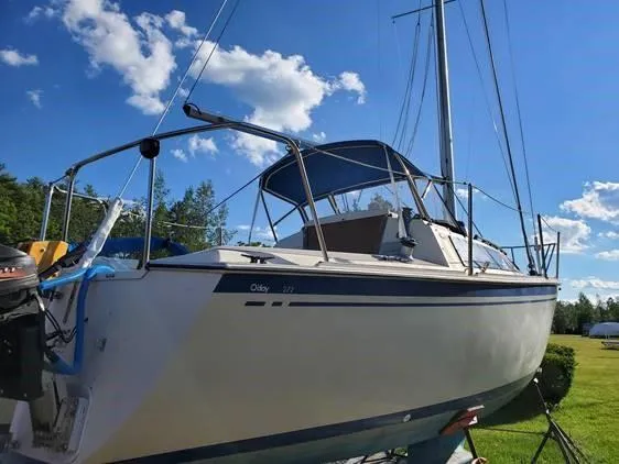 Slide: The Image of 1987 O'Day 272 sailboat on land under a clear blue sky. - 4