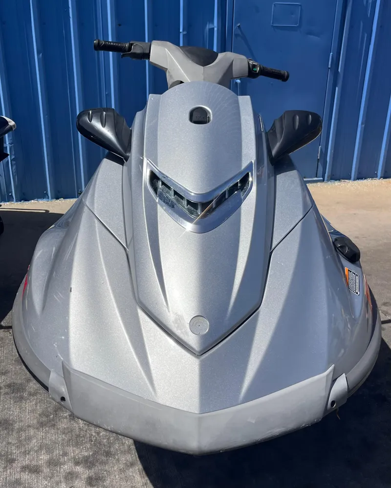 Slide: The Image of 2014 Yamaha WaveRunner VXR, silver, parked in front of a blue wall. - 10